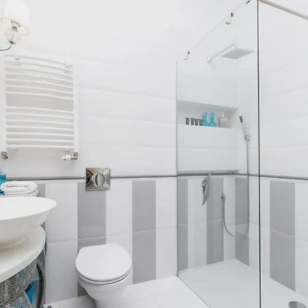 شقة Modern Lubicz By Renters *